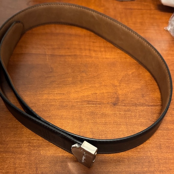Columbia Black and Tan Faux Leather Belt Size Small 30-32 - Picture 8 of 12